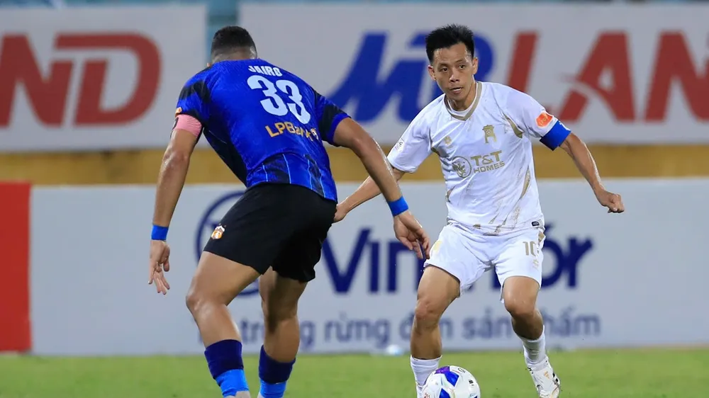 Văn Quyết cùng đồng đội tại Hà Nội FC khởi đầu chậm tại V-League 2025-2026. ẢNH: ANH TRẦN 