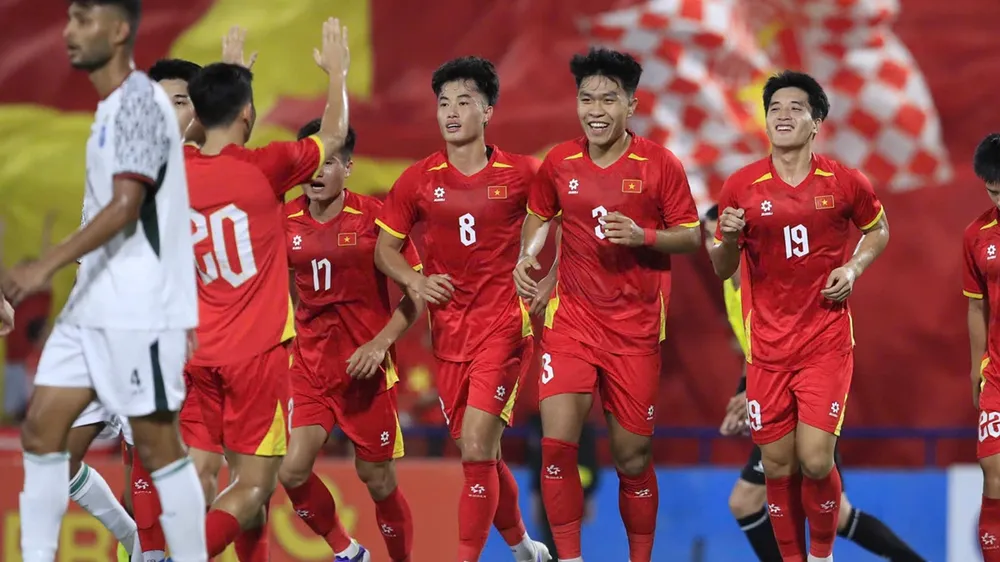U23 Việt Nam ăn mừng bàn thắng mở điểm của Ngọc Mỹ. ẢNH: MINH HOÀNG 