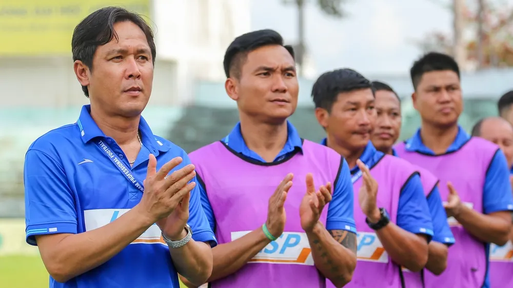 HLV Nguyễn Minh Phương trở lại với sân Bà Rịa. ẢNH: ĐÌNH TRUNG 