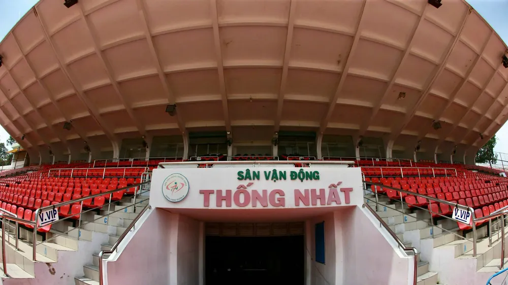 Sân Thống Nhất đón đội tuyển Việt Nam trở lại sau 3 năm. ẢNH: DŨNG PHƯƠNG 