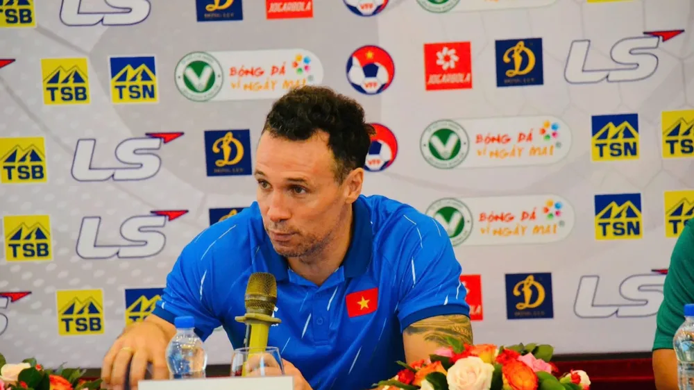 HLV Diego Giustozzi tự tin vào năng lực của các tuyển thủ futsal Việt Nam. ẢNH: ANH TRẦN