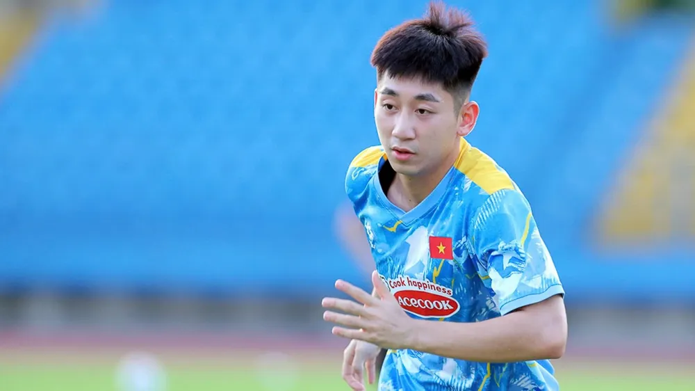 Trung vệ trẻ Nguyễn Nhật Minh lần đầu được triệu tập lên đội tuyển Việt Nam. ẢNH: HỮU ĐỆ 