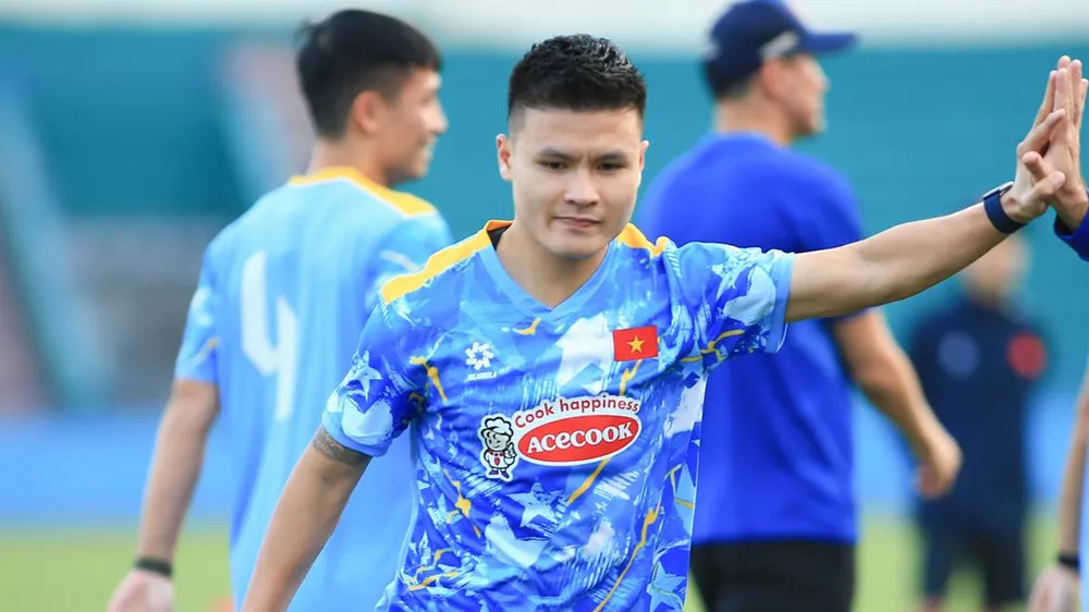 Tiền vệ Nguyễn Quang Hải trở lại giữ tấm băng đội phó của đội tuyển Việt Nam. ẢNH: TÂM HÀ 