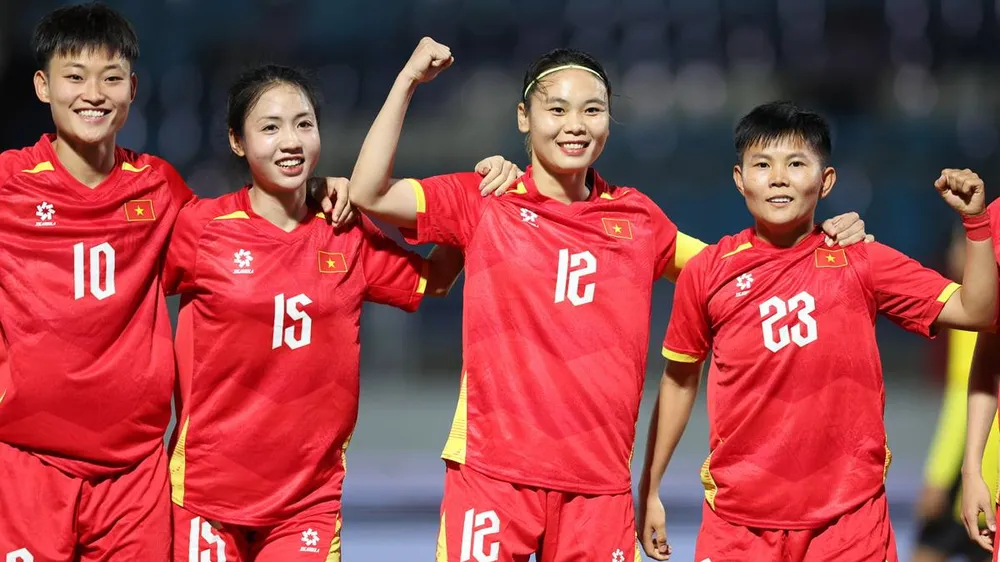 Tuyển nữ Việt Nam khởi đầu hành trình bảo vệ ngôi hậu SEA Games bằng chiến thắng đậm trước Malaysia. ẢNH: DŨNG PHƯƠNG 