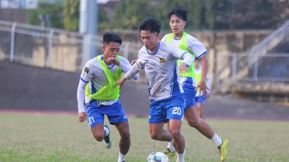 Đội Huế đang tích cực tập luyện hướng đến mục tiêu giành tấm vé thăng hạng Nhất. ẢNH: HỮU THÀNH