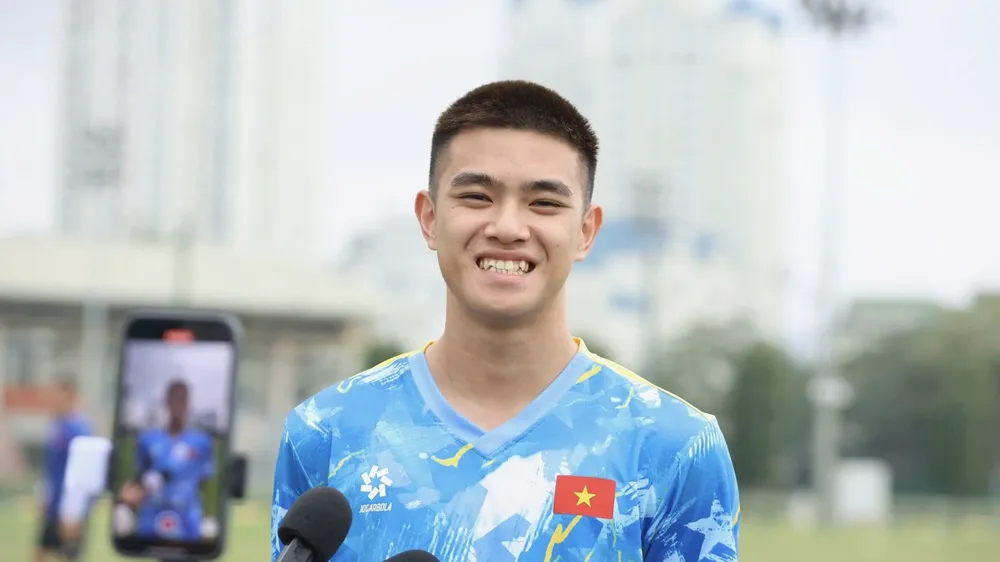Trung vệ Đinh Quang Kiệt ở buổi tập vào chiều 20-3. ẢNH: HỒ HOÀNG