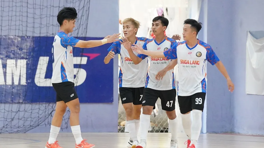 Futsal Phước Long Xây dựng Minh Cảnh đầy chật vật mới vượt qua vòng bảng Đại hội TDTT TPHCM 2026. ẢNH: QUỐC KHANH 