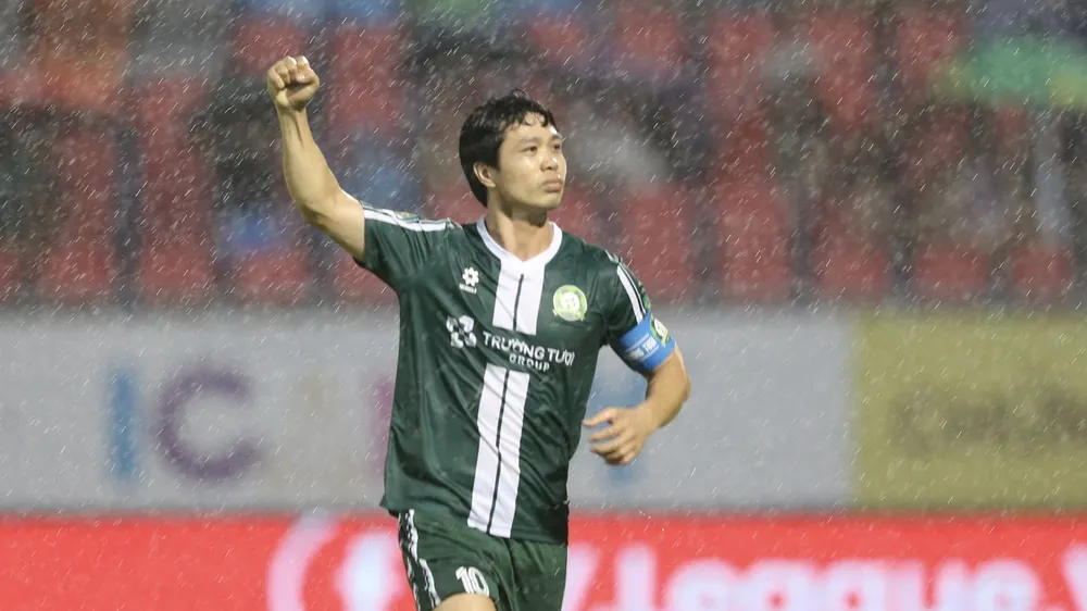 Công Phương toả sáng để góp công lớn đưa Đồng Nai thăng hạng V-League. ẢNH: DŨNG PHƯƠNG