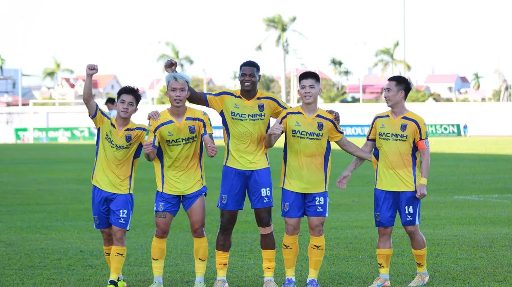 Các cầu thủ Bắc Ninh đã chắc suất dự trận play-off để nuôi hy vọng thăng hạng V-League mùa tới. ẢNH: ANH TRẦN 
