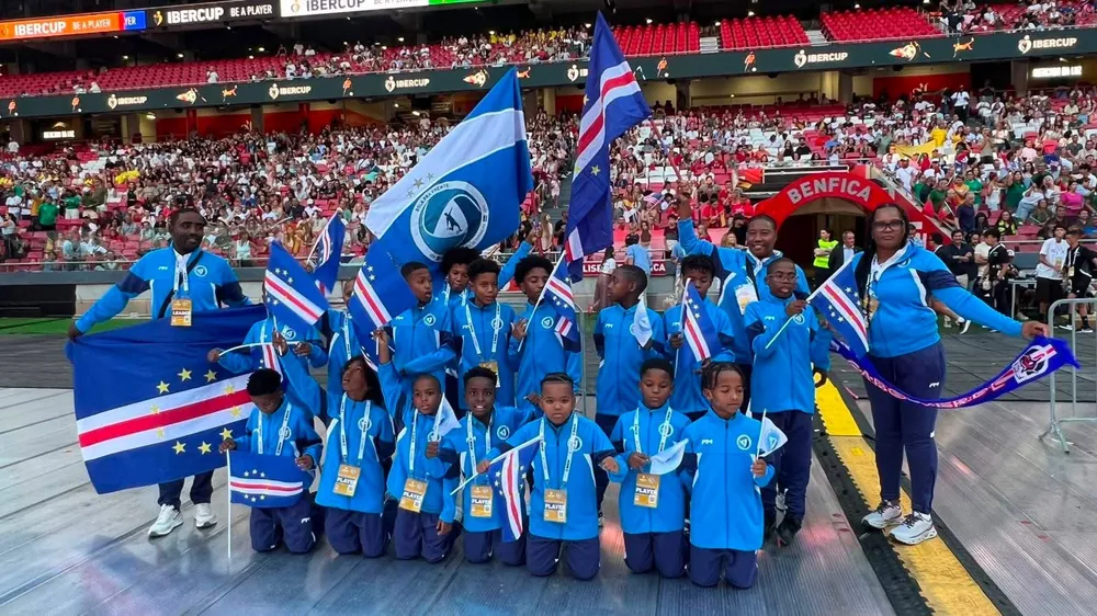 Các học viên Bola Pra Frente (Cape Verde) tham gia trại bóng đá do Benfica tổ chức tại Bồ Đào Nha.