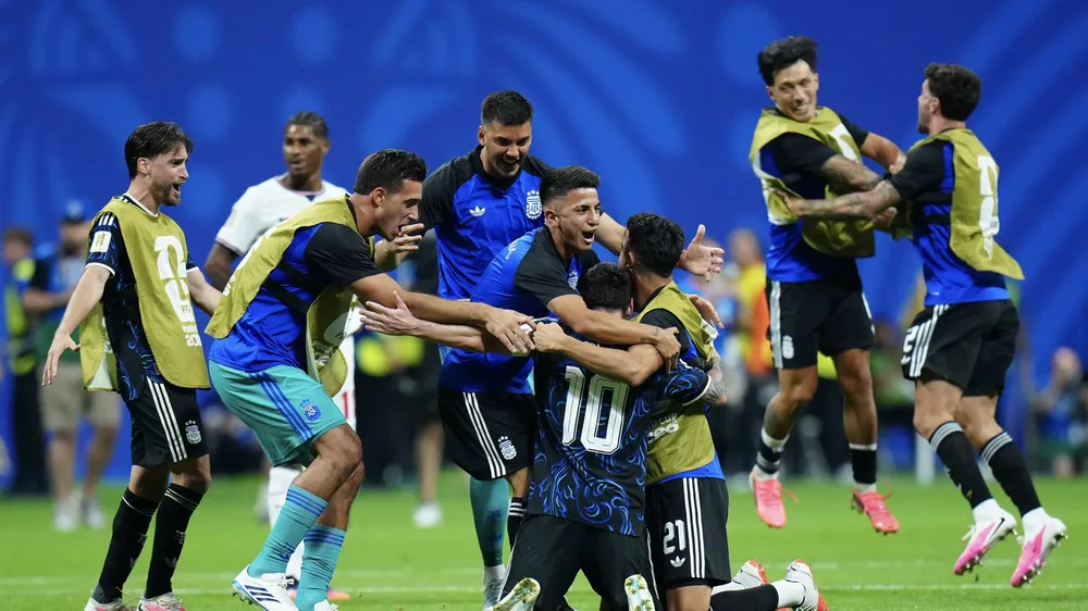 Các tuyển thủ Argentina khẳng định đá hết mình vì Messi và vì người dân. ẢNH: THX