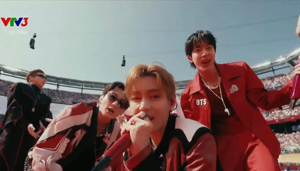 Nhóm nhạc Hàn Quốc BTS xuất hiện ở giờ nghỉ trận chung kết World Cup 2026. ẢNH: CHỤP MÀN HÌNH VTV
