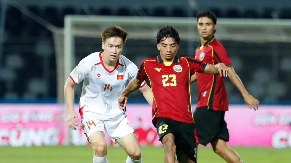 Các tuyển thủ Timor Leste gặp nhiều khó khăn trước các đồng nghiệp bên phía Việt Nam. ẢNH: ANH KHOA