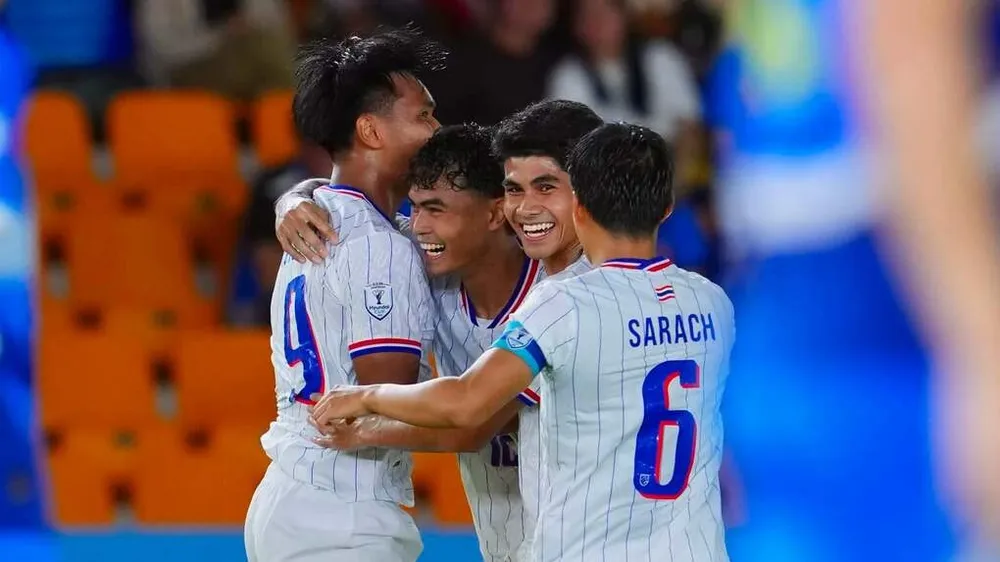 Các tuyển thủ Thái Lan đang tiến gần hơn tấm vé vào bán kết ASEAN Cup 2026. ẢNH: FAT 