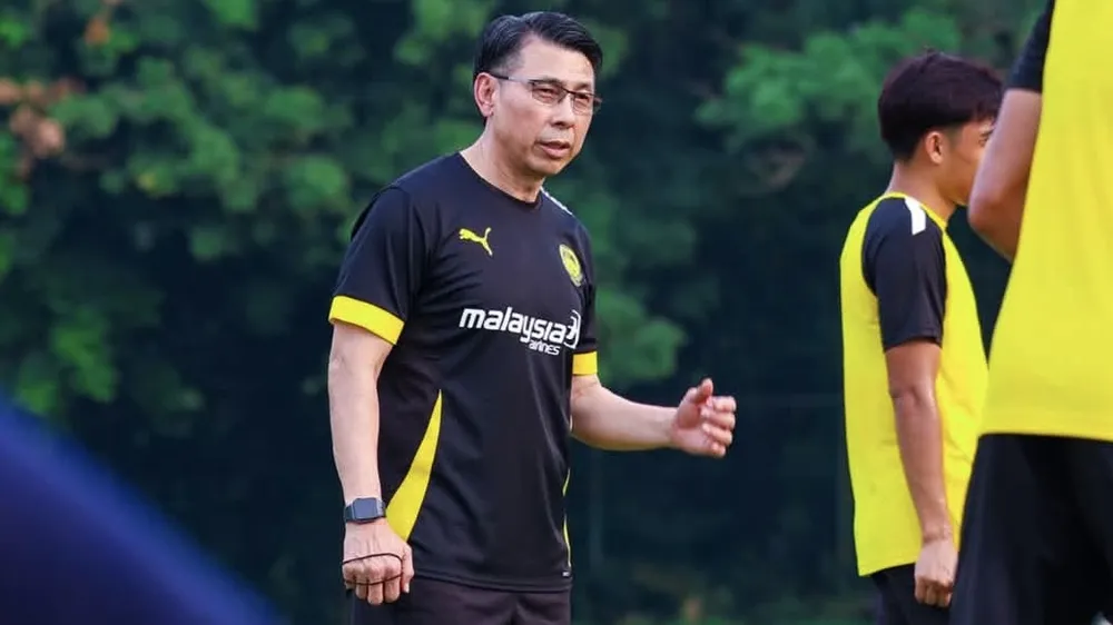 HLV Tan Cheng Hoe tự tin trước trận bán kết ASEAN Cup 2026 với tuyển Việt Nam. ẢNH: FAM
