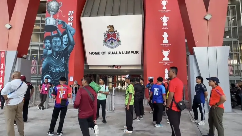 Trận bán kết lượt đi giữa Malaysia - Việt Nam chưa thật sự nóng tại Kuala Lumpur. ẢNH: TÂM HÀ 