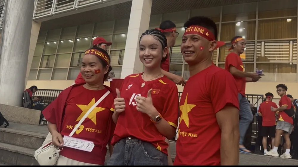 Người thân các tuyển thủ Việt Nam tiếp lửa trong trận chung kết ASEAN Cup 2026