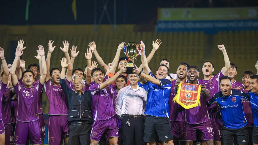 Becamex TPHCM nhận được kỳ vọng rất lớn trong cuộc đua thăng hạng V-League (ẢNH: TÂM HÀ)
