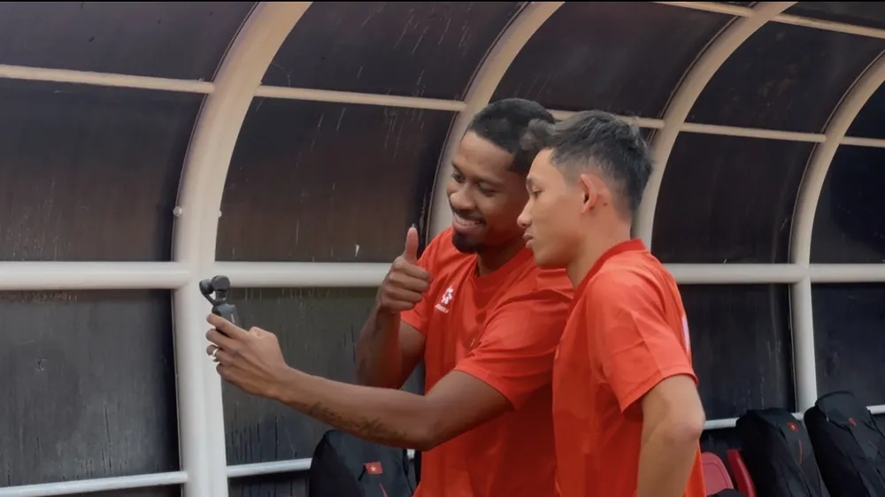 Quang Vinh rủ Hai Long quay vlog, Hoàng Đức chờ hồi phục cho FIFA ASEAN Cup