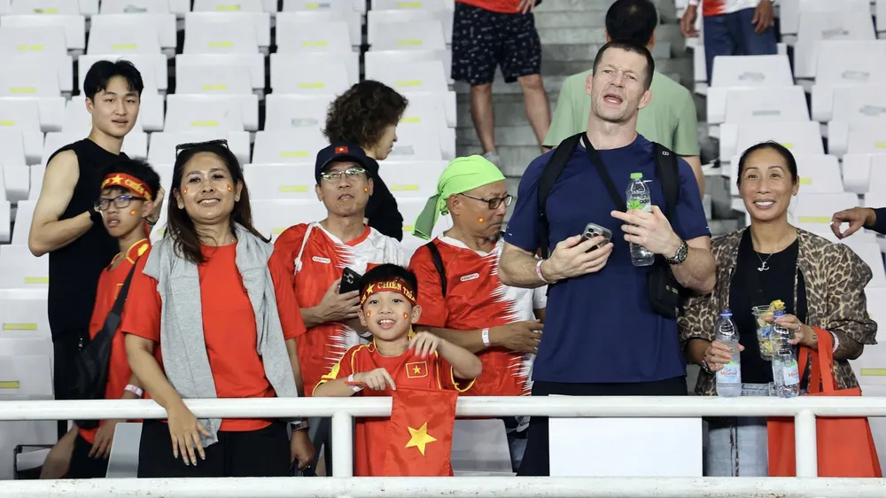 Cổ động viên Việt Nam mong muốn được cổ vũ cho thầy trò HLV Kim Sang-sik ở trận tranh hạng 3 FIFA ASEAN Cup 2026. ẢNH: ANH KHOA