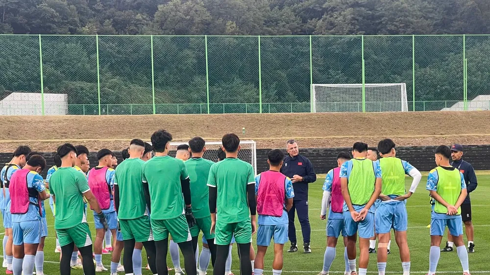 U17 Việt Nam tập buổi đầu tiên tại Hàn Quốc. ẢNH: TÂM HÀ