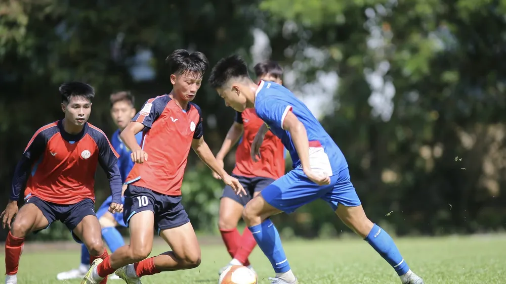 U21 TPHCM (áo đỏ) rơi vào bảng đấu đầy thử thách tại bóng đá nam Đại hội Thể thao toàn quốc 2026. ẢNH: MEDIA VŨNG TÀU SPORTS