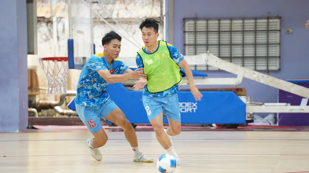 Cầu thủ futsal Việt Nam miệt mài rèn luyện