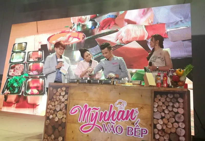 Diệu Nhi, Sỹ Thanh, Diệu Ngọc cùng vào bếp với Top Chef Hoàng Nhân 