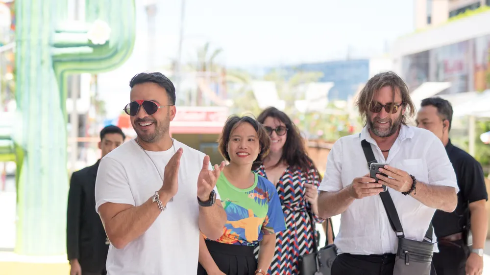 Luis Fonsi biểu diễn ca khúc tỷ view "Despacito" bản phối hoàn toàn mới tại Việt Nam