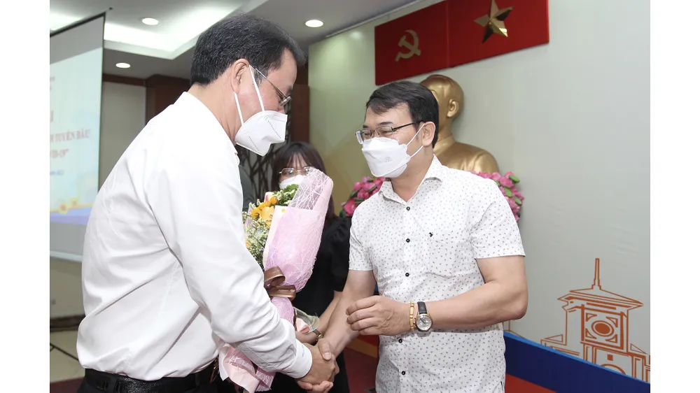 Báo SGGP đoạt 2 giải cuộc thi viết “Tình người nơi tuyến đầu phòng chống dịch Covid-19”