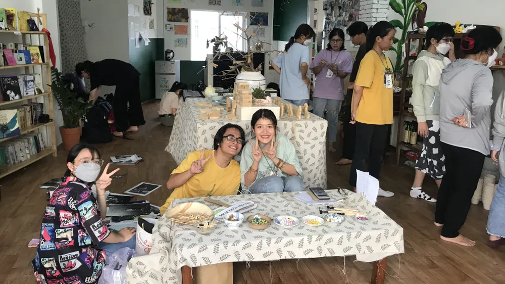  Đổi pin lấy cây tại "Nhà nhiều lá"