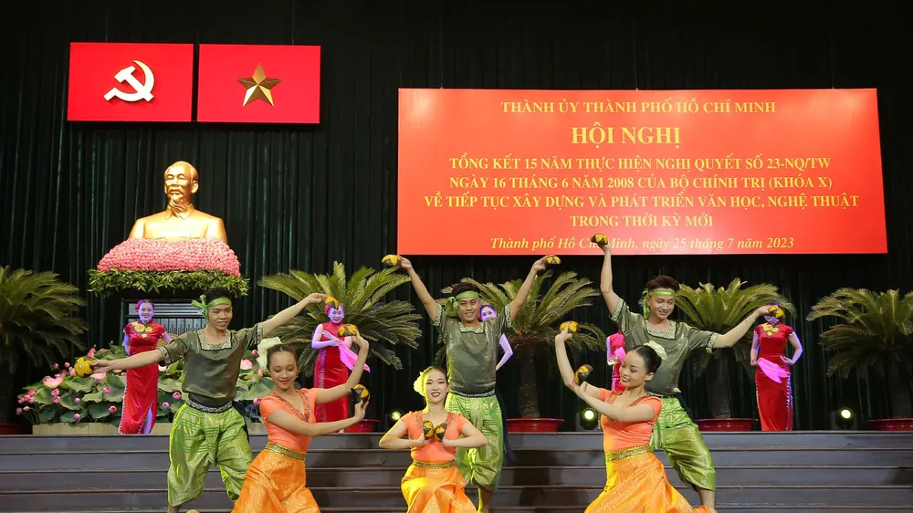 Phát triển ngành công nghiệp văn hóa để ngăn chặn sự “xâm lăng mềm” về văn hóa