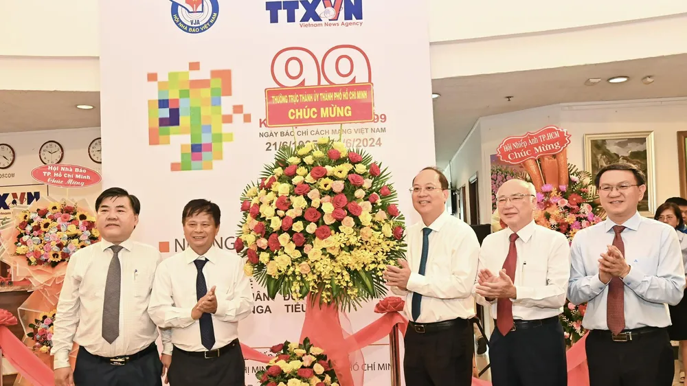 Triển lãm tranh của các nhà báo sáng tác