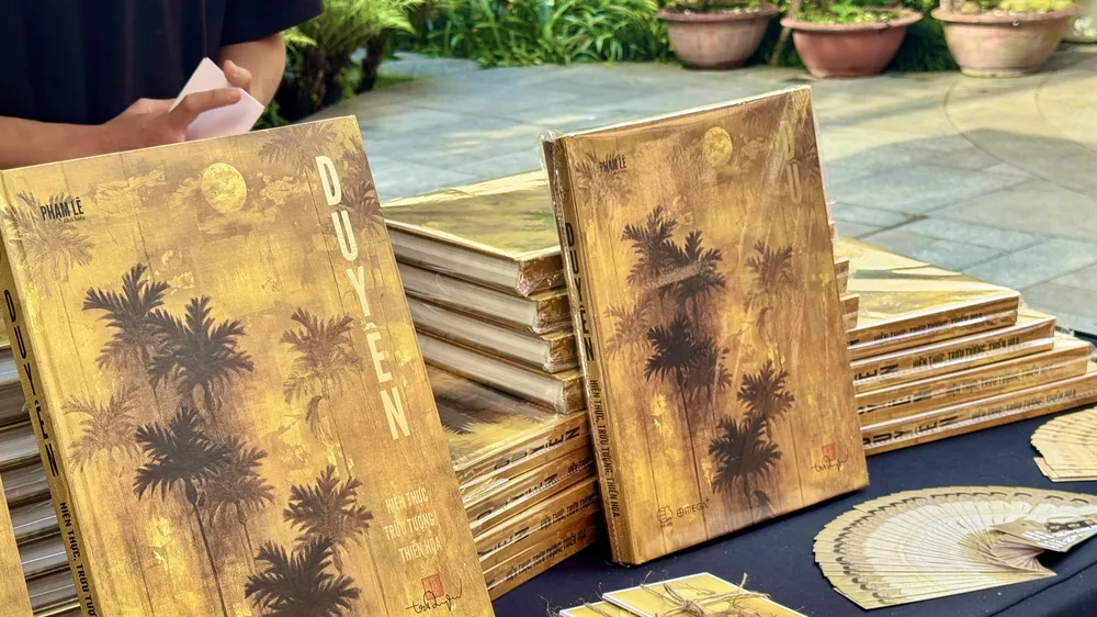 Phong cách hội họa sơn mài đặc sắc của Trần Phúc Duyên
