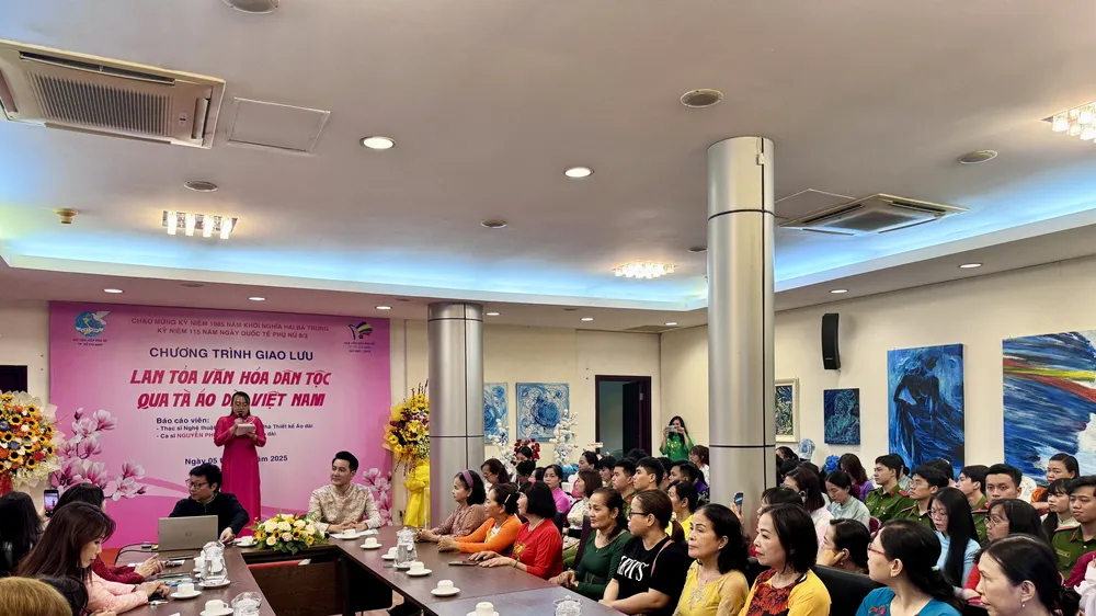 Gìn giữ và lan tỏa giá trị áo dài Việt Nam