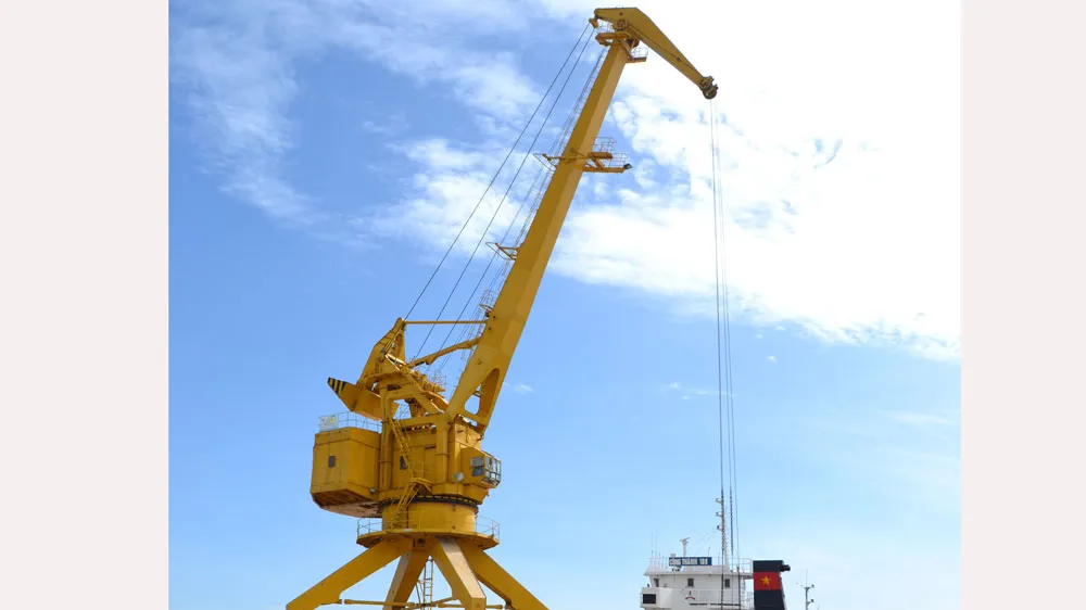 Đưa cần cẩu “khủng” sức nâng 45 tấn ở ĐBSCL vào hoạt động