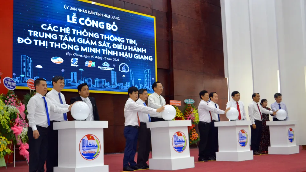 Các đại biểu tại lễ công bố