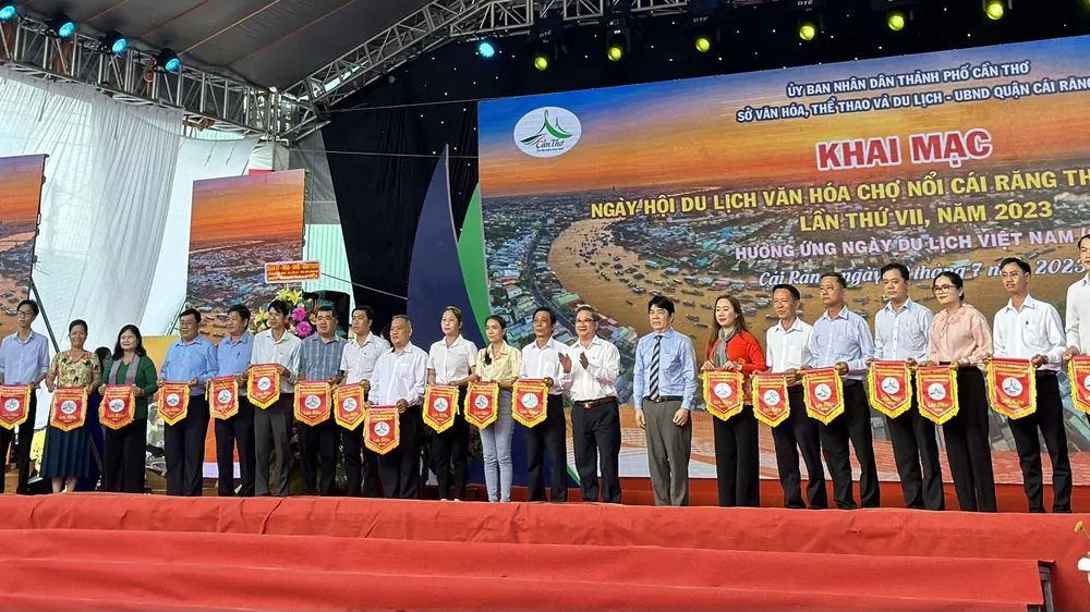 Khai mạc Ngày hội Du lịch “Văn hóa chợ nổi Cái Răng” 