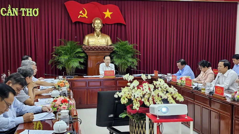 Đồng chí Nguyễn Văn Hiếu, Bí thư Thành ủy TP Cần Thơ chủ trì hội nghị