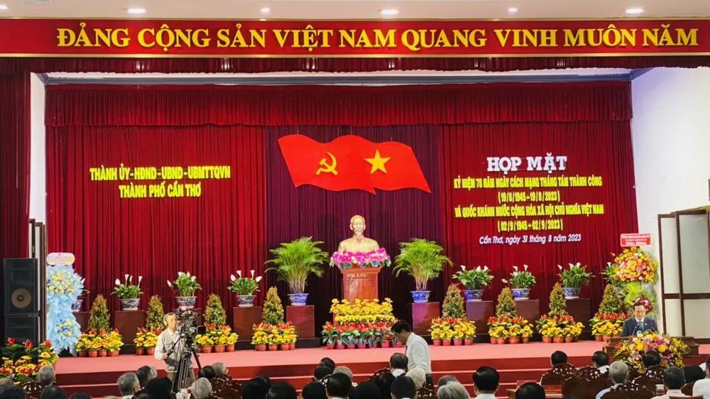 Quang cảnh buổi họp mặt 