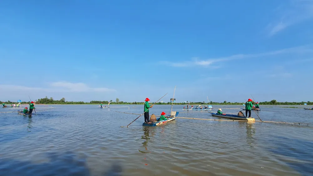 Quang cảnh hội thi kéo côn