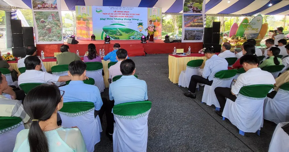 Quang cảnh lễ khai mạc
