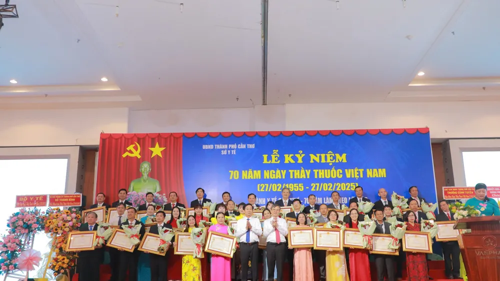 Lãnh đạo TP Cần Thơ trao tặng danh hiệu Thầy thuốc ưu tú cho 39 cá nhân 