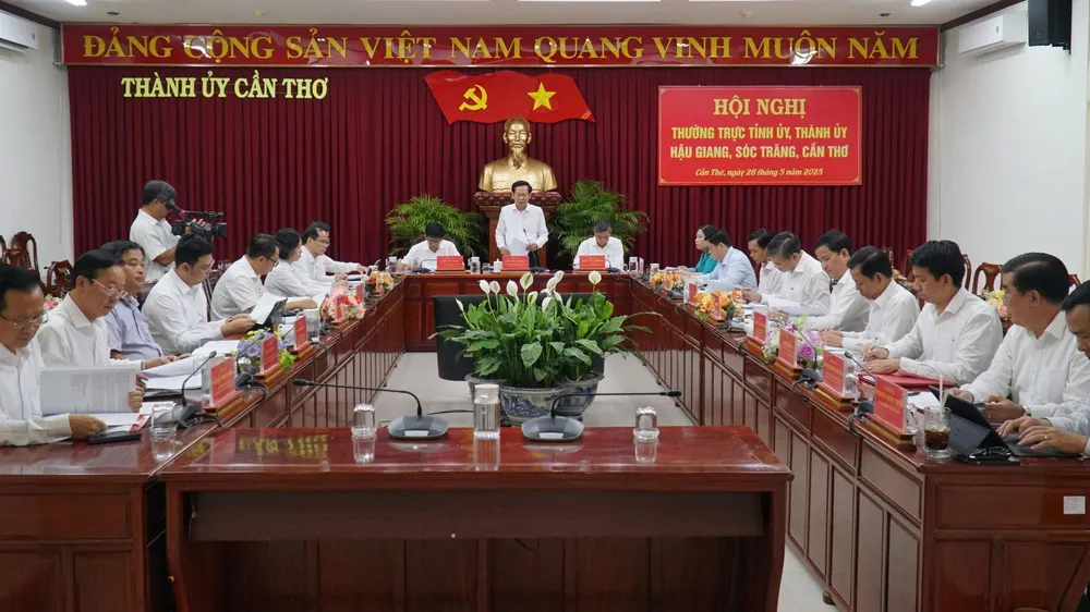 Quang cảnh buổi họp