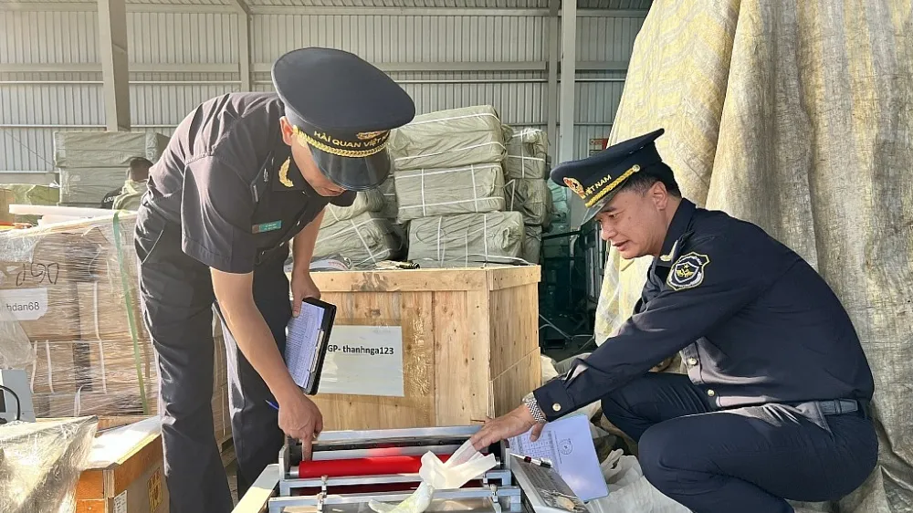 Thặng dư thương mại của Việt Nam trong 6 tháng đầu năm giảm mạnh