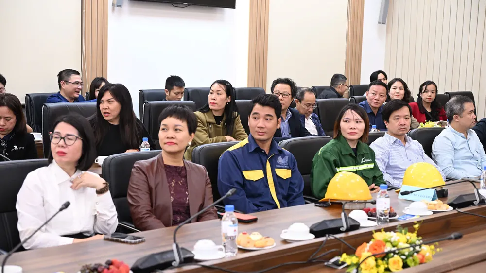 Trao tặng 30.000 phần quà cho công nhân 