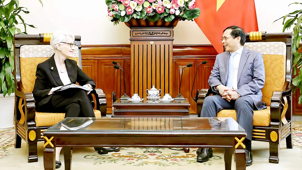 Bộ trưởng Bộ Ngoại giao Bùi Thanh Sơn tiếp Thứ trưởng thứ nhất Bộ Ngoại giao Hoa Kỳ Wendy Sherman Ảnh: TTXVN