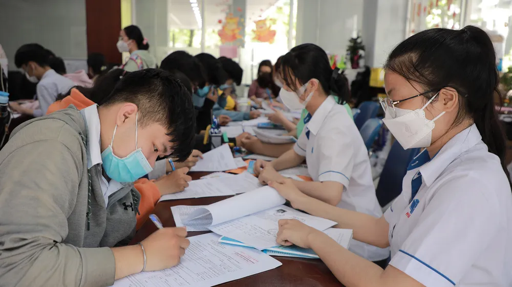 Thí sinh đăng ký xét tuyển học bạ THPT vào Trường ĐH Công nghiệp Thực phẩm TPHCM năm 2022