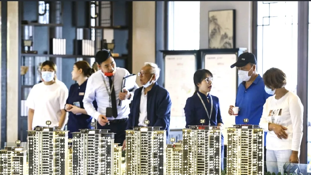 Khách hàng tham quan dự án bất động sản tại tỉnh Giang Tô, Trung Quốc