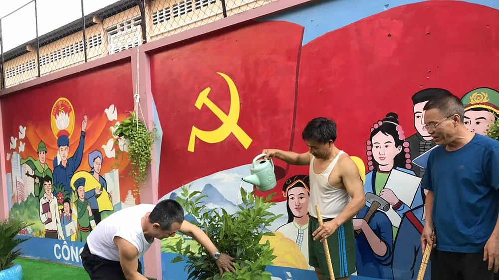 Một điểm đen về rác thải đã được Đảng ủy bộ phận khu phố 7, phường 13, quận Tân Bình vận động đảng viên và nhân dân cải tạo thành mảng xanh